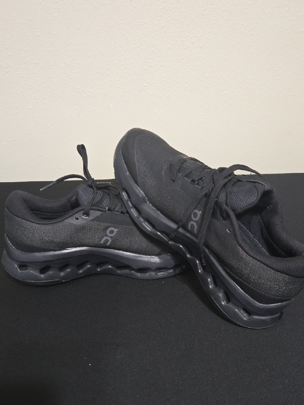 On Running Men's Cloud Waterproof Running Shoes - Black 8M